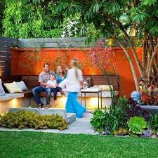 Creating A Family Friendly Outdoor Lounge Large Backyard Landscaping Backyard Design Outdoor Gardens