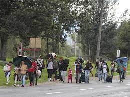 Colombia hosts the greatest number of refugees and migrants from venezuela, a total of 1.8 million. Thousands Of Migrants Head Back To Venezuela To Flee Colombia S Covid 19 Lockdown Npr