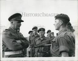 1956 Press Photo General Stockwell, talks to Gunner Douglas Griggs,