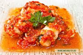 Spaghetele se pun la fiert in apa cu sare si se lasa conform timpului trecut pe ambalaj. Piept De Pui Cu Sos De Rosii Mancamsanatos