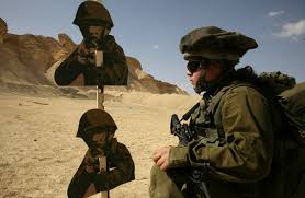 그런데 최근 이스라엘의 전직 군인이었던 한 여성이 페이스북에 구금자들 앞에서 찍은 사진을 내 보이며 내 삶의 최고의 날이라고 했다고 한다. í¬í†  ì´ìŠ¤ë¼ì—˜ ì—¬êµ° í›ˆë ¨