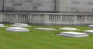The king george vi memorial chapel is the last resting place of the current queen's parents, elizabeth the queen mother, king george vi (perhaps you've seen the king's speech?) and the ashes of princess margaret, the late sister of the queen. St George S Chapel The Royal Vault The Royal Burial Ground Funeral Guide