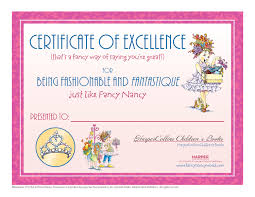From what to wear, which refreshments to serve, and how to make absolutely everything—even paper plates and plastic spoons—trés elegant! Fancy Nancy Party