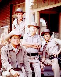 Vous retrouverez toujours des beaux gosses et des filles sexy, apparemment les recrutements dans la police américaine ne sont pas sur les mêmes critères que ceux de la police française. Sam Cade La Serie Critique Le Quotidien Du Cinema
