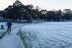 Por conseguinte, a temperatura média em junho em curitiba é de 61°f. Frio Chega Em Curitiba E Temperatura Pode Chegar A 8 C Xv Curitiba
