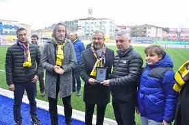 Özkaya 2019'da eyüpspor başkanı… galatasaray'ın central rent a car'la hizmet sözleşmesi imzalayacak kadar. 100 Yillik Cinar Yuvasina Dondu