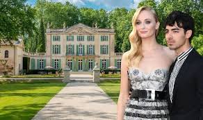 The couple jumped on a jet and flew back to la the following morning, with turner pictured wearing a just married sash. Sophie Turner Wedding Inside Stunning 17th Century Venue Where She Ll Marry Joe Jonas Celebrity News Showbiz Tv Express Co Uk