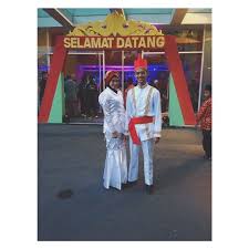 Nama rey mbayang tengah menjadi sorotan setelah menikahi pesinetron dinda hauw. Terungkap 7 Fakta Rey Mbayang Suami Dinda Hauw Yang Berparas Baby Face