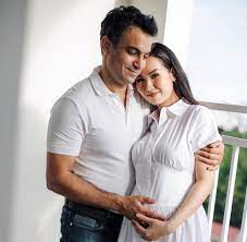 Dù đã mang thai ở tháng thứ 6 của thai kỳ nhưng võ hạ trâm không hề bị phù nề, phá nét. Vo Háº¡ Tram Mang Thai Con Ä'áº§u Long Vá»›i Ong Xa áº¥n Ä'á»™ Giáº£i Tri Thanh Nien