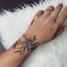 Sterne ranken tattoo handgelenk innen. Tattoo Schrift Handgelenk Seitlich
