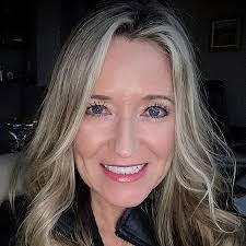 Lisa Epstein's Instagram, Twitter & Facebook