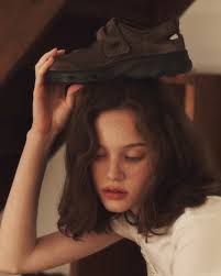 New Balance Mary Jane Breeze 瑪莉珍·麂皮棕配色超好看! 台灣未販售款這個配色非常熱門🤎 隨時可能完售，把握入手！  腳感優異輕量舒適，配色非常好搭