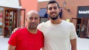 أحمد ياسر ريان لاعب كرة قدم مصر مهاجم شاب من ناشئي لنادي الأهلي.12 برز اسمه في مسابقات دوريات الناشئين والشباب حتى. Ø®Ø¨Ø± Ø§Ø¨ÙŠØ¶ ÙŠØ§Ø³Ø± Ø±ÙŠØ§Ù† Ø¨Ø¹Ø¯ Ø§Ø³ØªÙØ²Ø§Ø² Ø§Ø¨Ù†Ù‡ Ø£Ø­Ù…Ø¯ Ù„Ø¬Ù…Ù‡ÙˆØ± Ø§Ù„Ø²Ù…Ø§Ù„Ùƒ Ø§Ù„Ù…ÙˆØ¶ÙˆØ¹ Ù…ÙˆØªØ±Ù†ÙŠ ÙˆØ¬Ø§ÙŠØ¨Ù„ÙŠ Ø§Ù„ÙƒÙ„Ø§Ù…