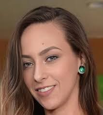 Jackie Alder's Instagram, Twitter & Facebook