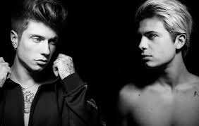 Il bacio tra federico rossi e paola di benedetto è stato paparazzato: Benji Fede Teen Idol Con Un Moscow Mule In Mano Rolling Stone Italia
