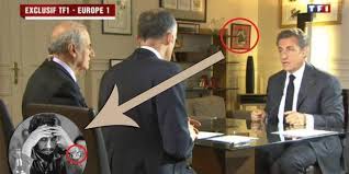 Rolex, iphone, et rayban, ils saisissent le trio du jour. La Photo Insolite Du Bureau De Sarkozy La Libre