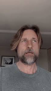 How am I going to have the selfcontrol to only watch 1 episode a day?!?🙃