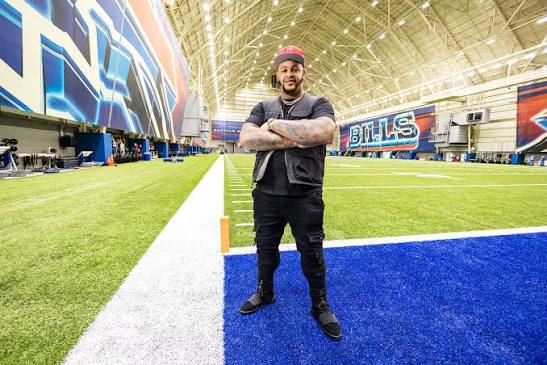 Sports Industry Standout: Dion Dawkins | 30 Under 30