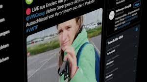 According to the environmental activists, there are around 1500 pieces, the police and vw did not comment on the number on friday. Vw Exporthafen Emden Greenpeace Zieht Verbrennern Den Schlussel Ab Golem De