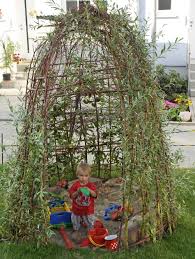 Einen Weidenzaun Flechten Das Haus Garten Kinderspielplatz Garten Garten Spielplatz
