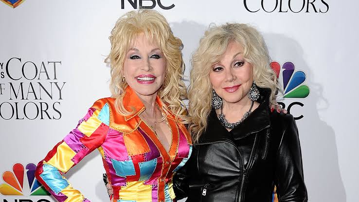 Dolly Parton's Selfless Last-Minute Medical Request Revealed by Sister