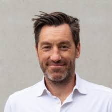 Van podcasts tot spraakberichten: steeds meer mensen kiezen voor snellere  afspeelsnelheid om mee te zijn