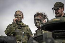 Vi försvarar sverige, landets intressen, vår frihet och rätt att leva som vi. Manga Brister Att Atgarda For Jamstalld Materiel Officerstidningen