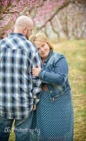 47 Ideas For Wedding Pictures Poses Plus Size Engagement Session Couple Photography Poses Older Couple Poses Couple Photography