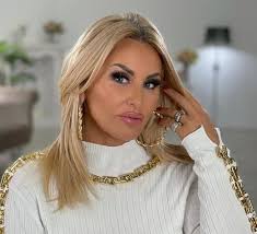 Jest jedną z gwiazd stacji ttv i pokazuje, jak wygląda jej życie na co dzień. Krolowe Zycia Dagmara Kazmierska Jest Zareczona Kim Jest Jej Wybranek