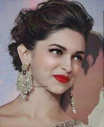 Pin By Salv On Deepika Padukone Bollywood Hairstyles Deepika Hairstyles Deepika Padukone Hair