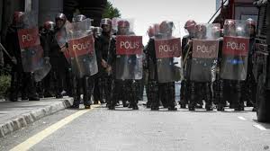 Dikatakan sebagai lanjutan daripada reformasi hak asasi manusia yang diperkenalkan di. Hukuman Penjara Dan Cambuk Untuk Polisi Malaysia Pemerkosa Tki Bbc News Indonesia