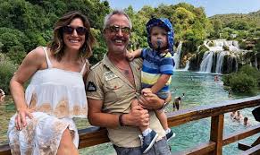 Las fotos con su esposo y sus hijas soledad pastorutti es una de las artistas nacionales con mayor trayectoria. Programa 13 Por El Mundo Telefe Com