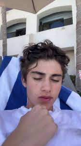 Mateo Im Free Sunday