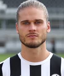 It shows all personal information about the players, including age, nationality, contract duration and current market value. Islands Wm Fahrer Rurik Gislason Stosst Zum Sv Sandhausen Tross Im Trainingslager Kicker