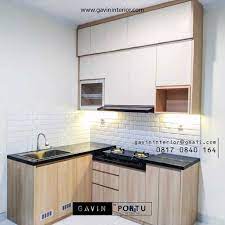 Partisi 2 sisi malang ini dibuat semi tertutup agar tidak terkesan masif. Kitchen Set Murah Minimalis Motif Kayu Dapur Kabinet Minimalis