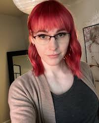 Lianna Lawson | 男扮女装祭典男性が装う女性