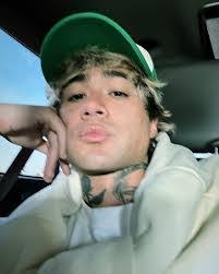 Danielle Rosenblatt's Instagram, Twitter & Facebook