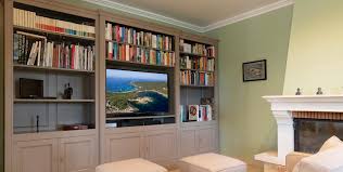 Vous recherchez un meuble tv bibliothèque pour moduler l'intérieur du salon ? Bibliotheques Sur Mesure Patinees Coup De Soleil Mobilier Meubles Coup De Soleil
