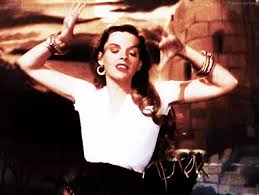With beautiful costumes by tom keogh, gorgeous cinematography by harry stradling, sr. Judy Garland Judy Garland Gene Kelly Foto 40172849 Fanpop