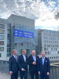Haus der deutschen wirtschaft, breite straße 29 berlin, germany 10178. Bda Na Twitteru Grosses Banner Am Im Haus Der Deutschen Wirtschaft Macht Deutlich Wirtschaft Fur Europa Die Prasidenten Der Spitzenverbande Der Deutschen Wirtschaft Diebda Der Bdi Dihk News Und Zdh News Machen Sich Stark
