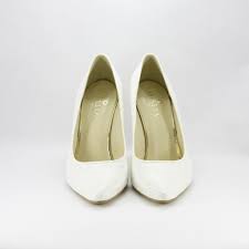 In questo caso sono perfette le scarpe in pizzo, i sandali gioiello o le décolleté con paillettes, strass e decorazioni da dosare e scegliere in relazione al. Decollete Donna Elegante Da Sposa E Cerimonia In Tessuto Di Raso E Pizzo Favole Abiti Da Sposa E Da Cerimonia Con Sartoria
