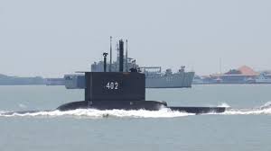 El submarino indonesio desaparecido el miércoles fue encontrado partido en pedazos en el fondo del mar en aguas de bali, dijo el domingo el ejército, y confirmó que los 53 tripulantes murieron. Gegx5pgrm8gvfm