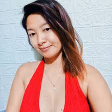 Tumubo lng sa daan nmin🥰,nag iisa syang nmukadkad at sa daan  pa☺samantalang yung tinanim ko isang taon na,dpa sya nmulaklak😜😜 Asan ang  hustisya😜😜😜