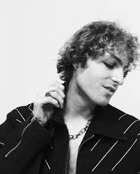 ⭐️🖤⚪️ some portraits w @bobbyxkelly video for Scars