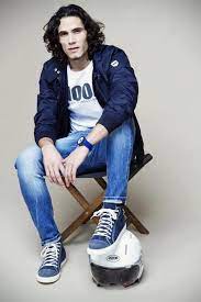 Edinson cavani was born as edinson roberto cavani gómez. Edinson Cavani El Matador My God How Did He Get His Hair Looking So Voluminous And Pretty D Edison Cavani Soccer Players Long Hair Styles Men