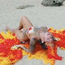 American Pickers Danielle Colby strips down to just pasties & a thong for  beach photo hours before burlesque show | The US Sun
