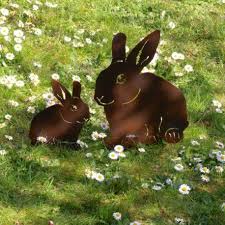 Maman Et Bebe Lapin Silhouettes Decoratives De Jardin A Piquer En Metal Patine Rouille Metal Garden Art Metal Art Garden Deco