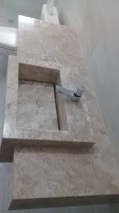 Lavabo Com Cuba Esculpida De Semi Encaixe Em Marmore Travertino Nacional Marmore Travertino Bancada De Porcelanato Marmore