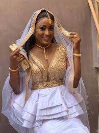 Epingle Par Aminata Ndao Sur Mariages Mariages Robe Africaine Mariage Robes De Mariee Africaine Tenue Mariage