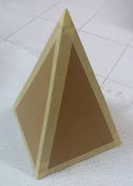 Piramid makanan direka untuk menjadikan satu rujukan makanan yang sihat lebih mudah bagi semua orang. Membina Piramid Makanan 3d